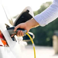 Elektryk: ile kosztuje 100 km? Porównanie i sposoby na oszczędność