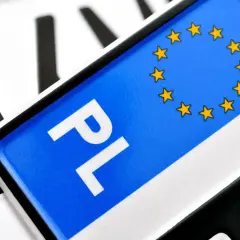 Tablice rejestracyjne PL z gwiazdami UE. Zastanawiasz się, ile kosztuje własna rejestracja?