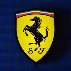 Ferrari: Jaki znaczek kryje się za legendą? Odkryj sekrety