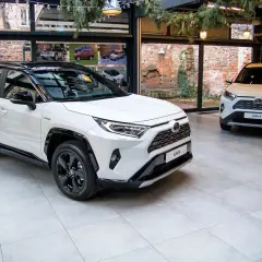 Gdzie produkowana jest Toyota RAV4 Hybrid? Japonia i polskie serce