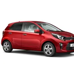 Czerwony Kia Picanto na białym tle. Wiele osób szuka kia picanto opinie przed zakupem.