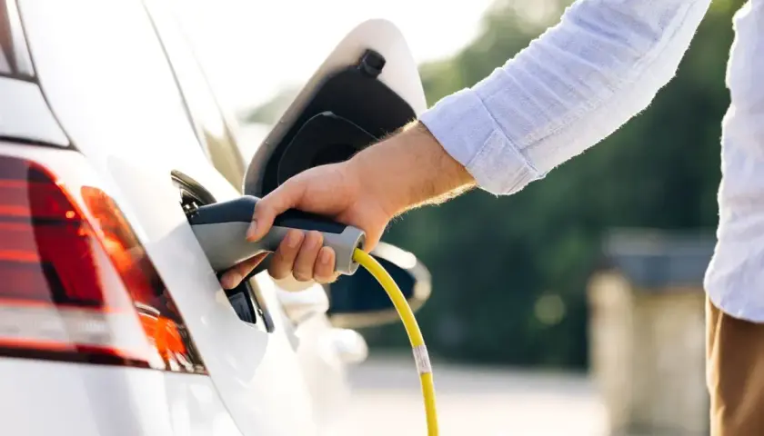 Elektryk: ile kosztuje 100 km? Porównanie i sposoby na oszczędność