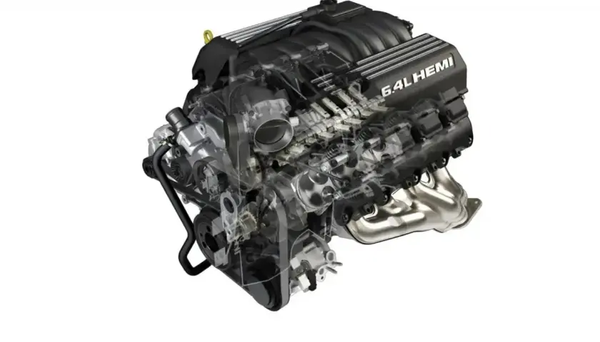 Przekrój silnika 6.4L HEMI z widocznymi elementami wewnętrznymi, takimi jak zawory i układ paliwowy.
