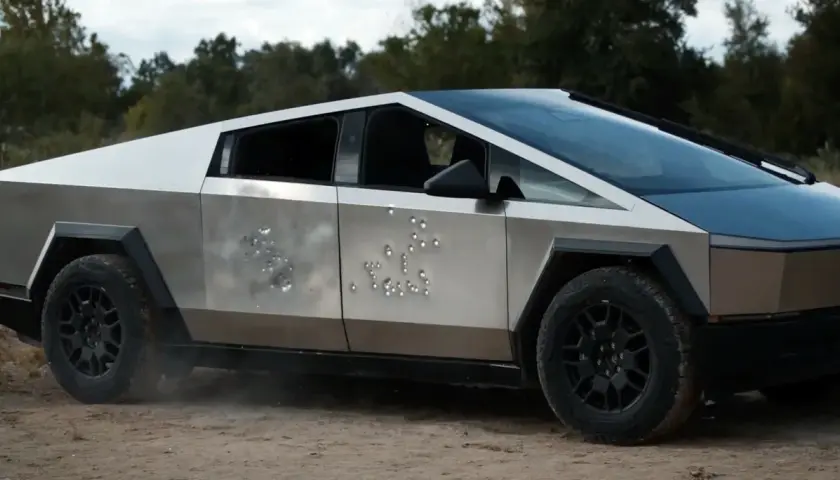 Tesla Cybertruck cena: pancerna karoseria z licznymi wgnieceniami po testach wytrzymałościowych.