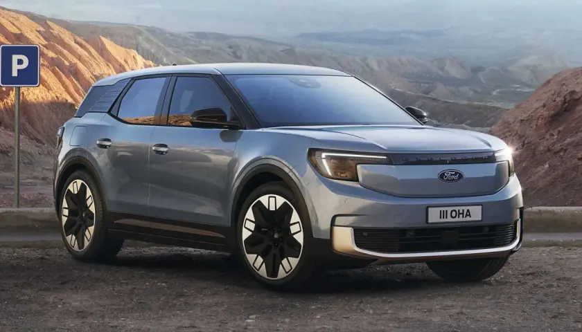 Nowy Ford Explorer, jeden z najnowszych modeli Forda, zaparkowany na tle górskiego krajobrazu.