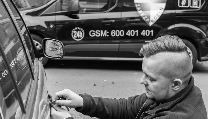 Zatrzaśnięte kluczyki? Otwórz auto bez kluczyka! Poradnik eksperta