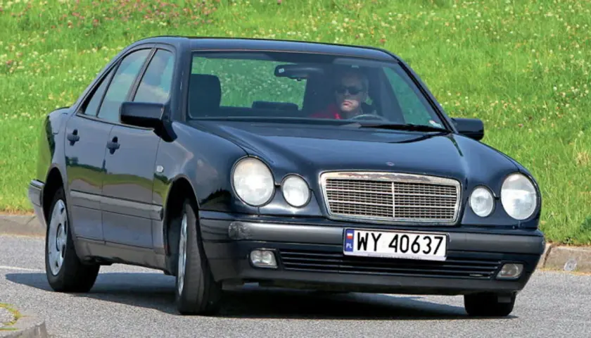 Mercedes W210: Czy warto kupić? Rdza, silniki, usterki (2026)