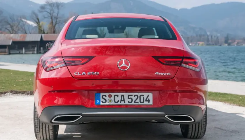 Mercedes CLA 250 4MATIC: Pełna analiza dla wymagającego nabywcy