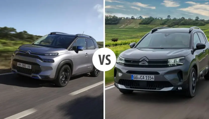 Dwa modele Citroen Aircross, jeden srebrny, drugi ciemnoszary, jadące po drodze.