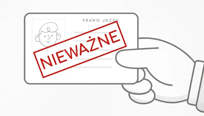 Ręka trzyma nieważne prawo jazdy. Taka sytuacja może skutkować mandatem za brak uprawnień do kierowania pojazdem.