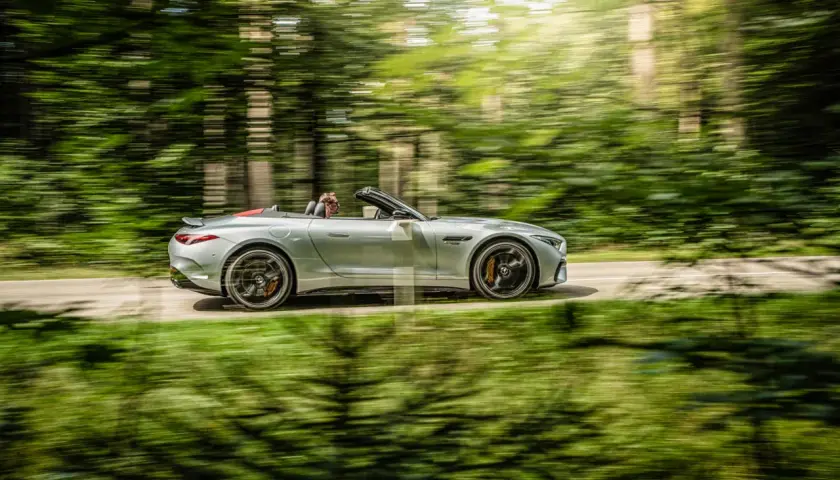 Mercedes-AMG SL 63 (R232): V8 vs 911. Który roadster wybrać?