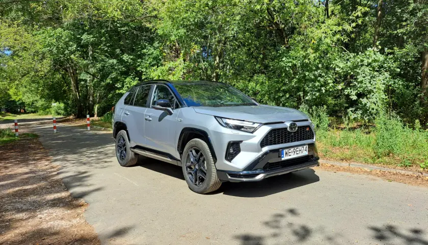 Ile pali Toyota RAV4 Hybrid? Realne zużycie i porady