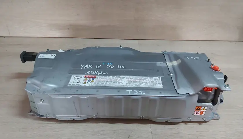 Bateria w hybrydzie Toyoty: Ile wytrzyma? Gwarancja do 10 lat!