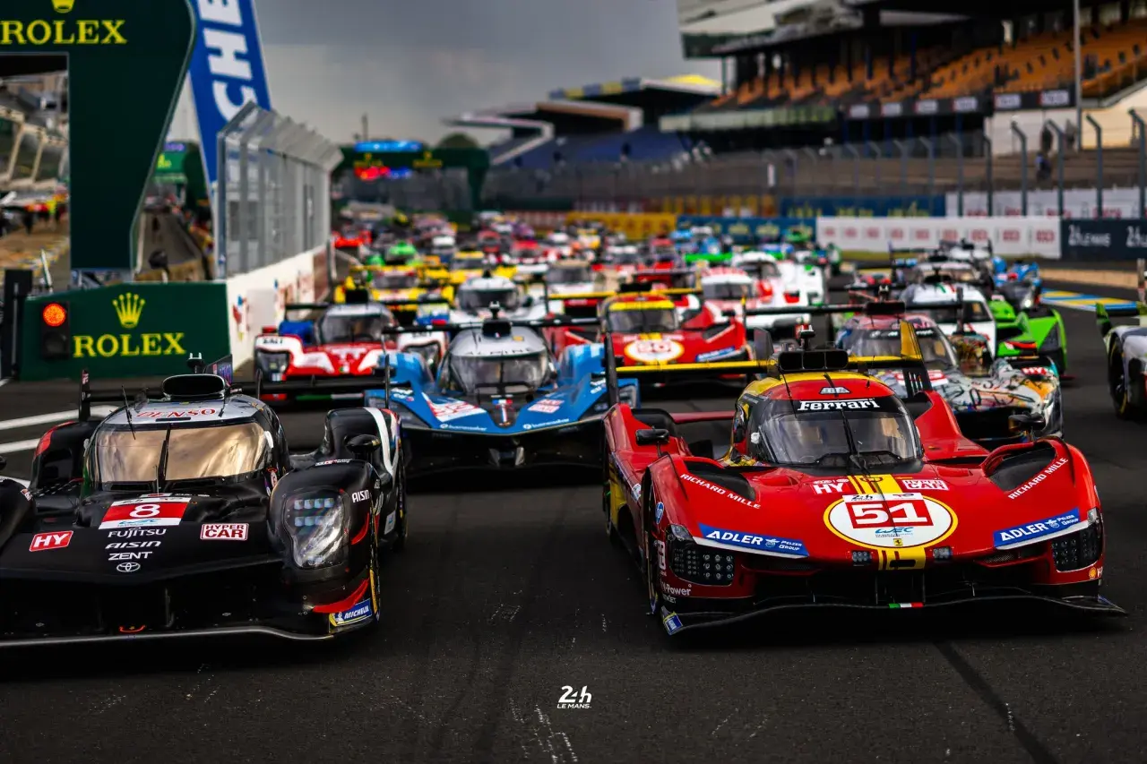Wyścigowe potwory Ferrari i Toyota czekają na start 24h Le Mans. Emocje sięgają zenitu!